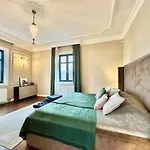 Luxury - Villa Solymár