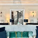 Villa Luxury - *