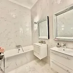Luxury - Solymár